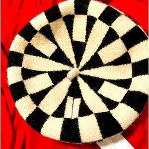 Tam style hat cream /black new